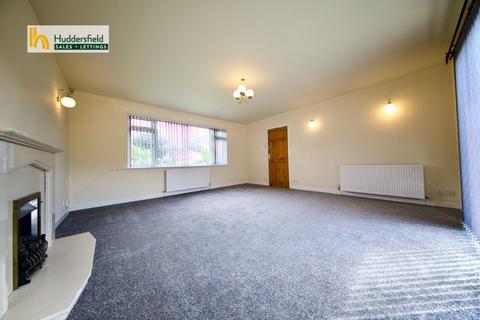 3 bedroom detached house to rent, The Ghyll, Huddersfield