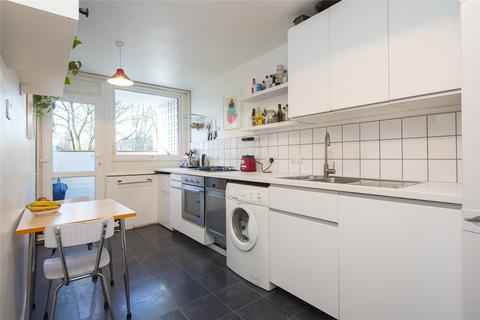 2 bedroom flat to rent, Scotney House, Mead Place, London, E9