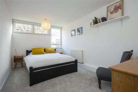 2 bedroom flat to rent, Scotney House, Mead Place, London, E9