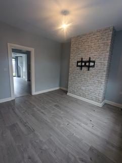 3 bedroom end of terrace house to rent, Manor Place, Hoyland, Barnsley S74 9RE