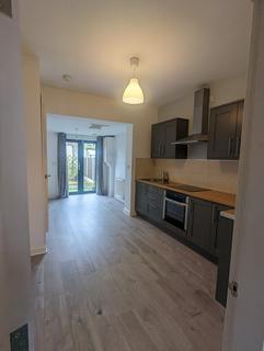 3 bedroom end of terrace house to rent, Manor Place, Hoyland, Barnsley S74 9RE
