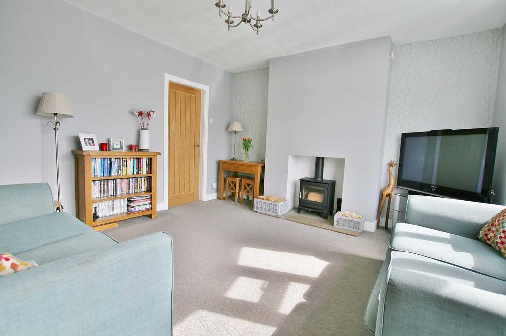 Stubley Lane, Dronfield Woodhouse, Derbyshire, S18 8YR 3 bed semi