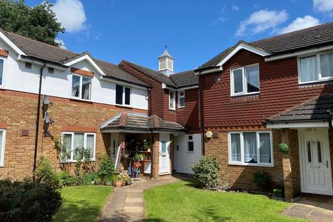 Studio to rent, Cleveland Park, Stanwell