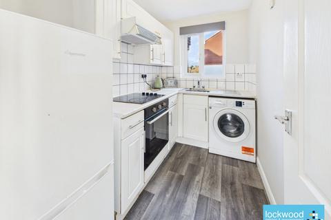 Studio to rent, Cleveland Park, Stanwell