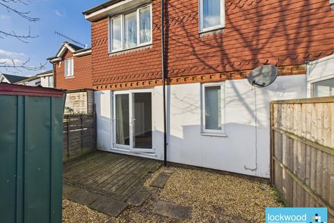 Studio to rent, Cleveland Park, Stanwell