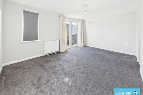 Studio to rent, Cleveland Park, Stanwell