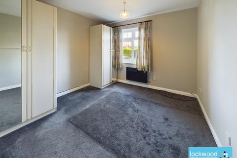 2 bedroom flat to rent, Silchester Court, Ashford