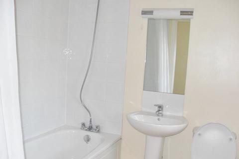 1 bedroom flat to rent, Staines Road West, Ashford