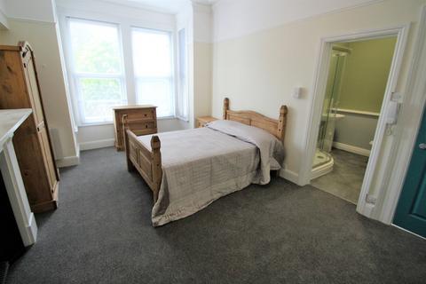 1 bedroom in a house share to rent, Connaught Avenue, Plymouth PL4