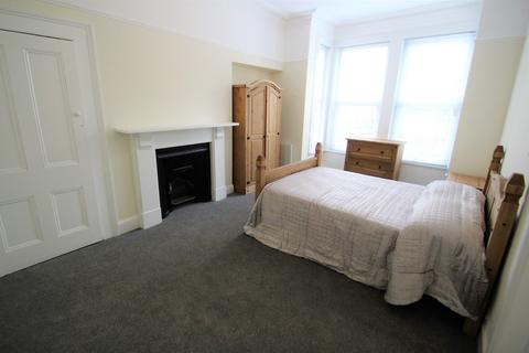 1 bedroom in a house share to rent, Connaught Avenue, Plymouth PL4