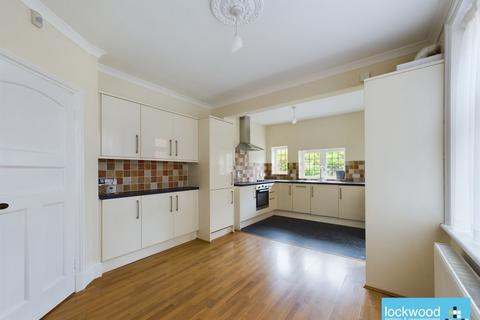 4 bedroom semi-detached house to rent, Feltham Hill Road, Ashford