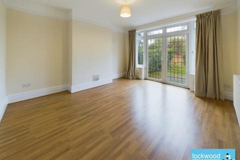 4 bedroom semi-detached house to rent, Feltham Hill Road, Ashford