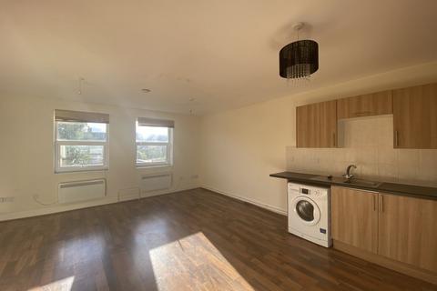 2 bedroom flat to rent, Church Road, Ashford
