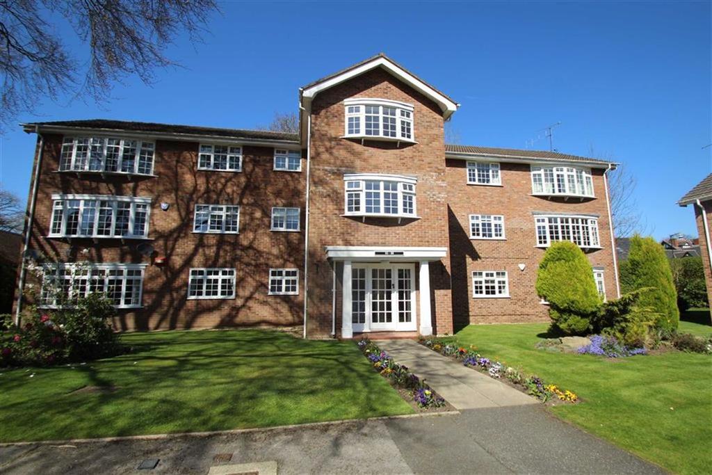Pinewood Court, South Downs Road, Hale 2 bed flat £1,600 pcm (£369 pw)