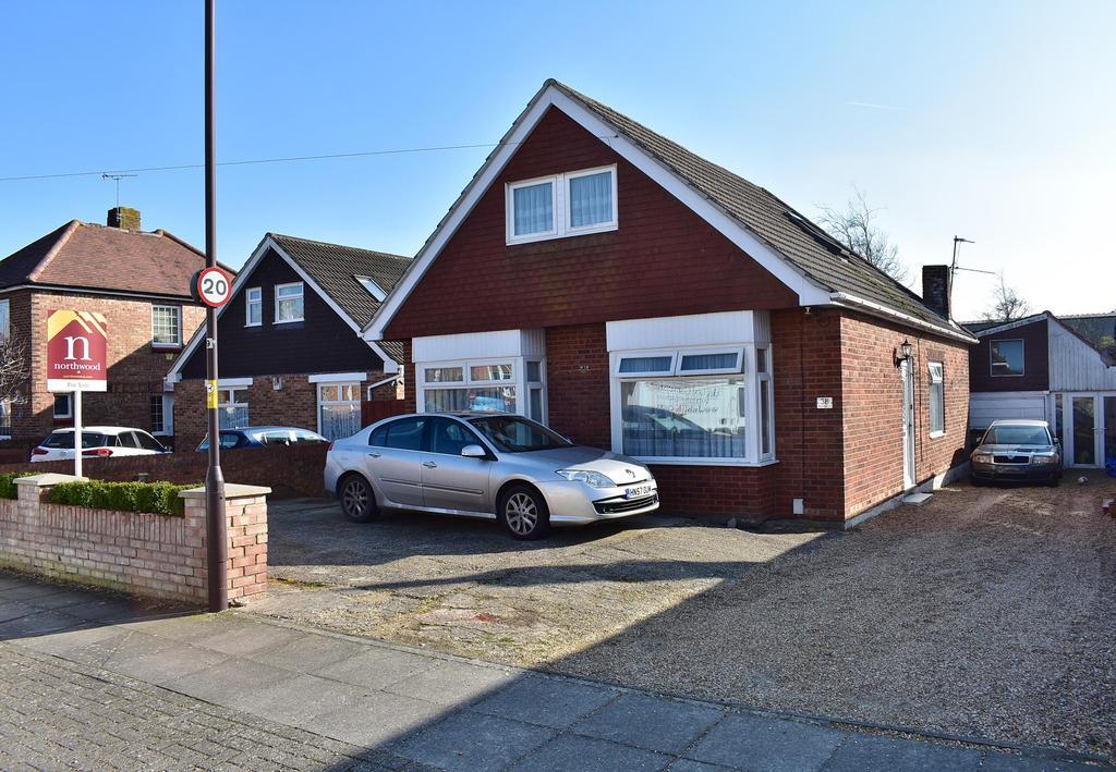 Second Avenue, Farlington, Portsmouth, PO6 1JS 5 bed bungalow £395,000