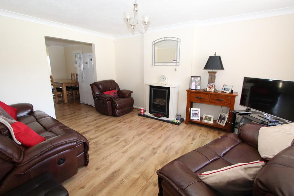 Penlee Park Torpoint 5 Bed Semi Detached House For 220 000 Image 2 Of 11