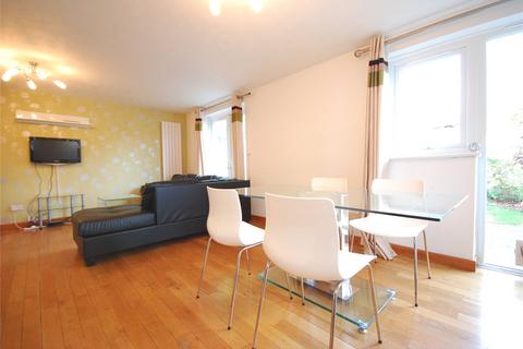 3 bedroom house to rent, Friars Mead, London