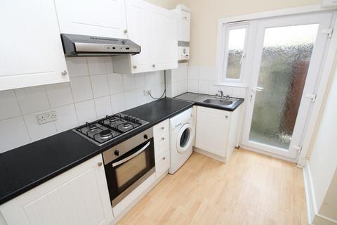 2 bedroom flat to rent, Bellingham Road, Catford, SE6