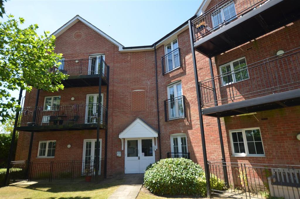 Crittall Court, Braintree Road, Witham 2 bed apartment £695 pcm (£160 pw)