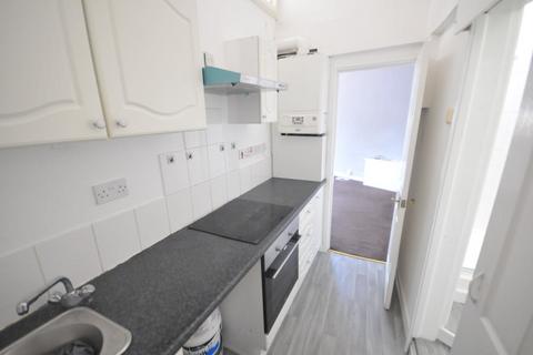 1 bedroom flat to rent, BRIERLEY HILL - Adelaide Street