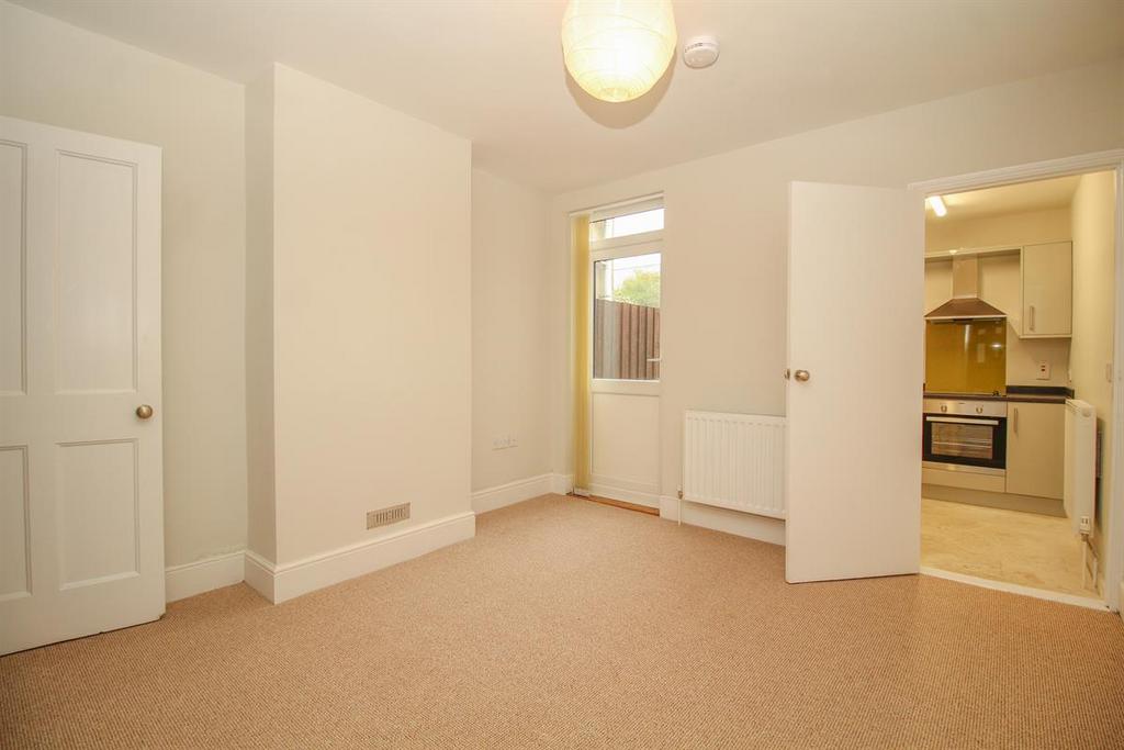 Dover Road, Ipswich 2 bed terraced house £895 pcm (£207 pw)