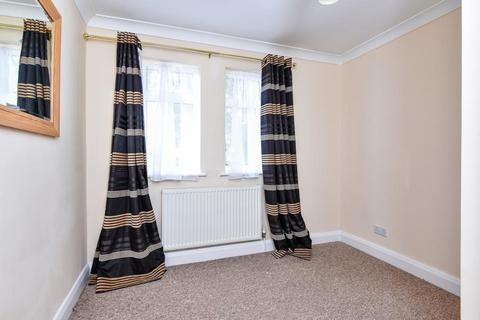 3 bedroom semi-detached house to rent, Queens Road,  Richmond,  TW10