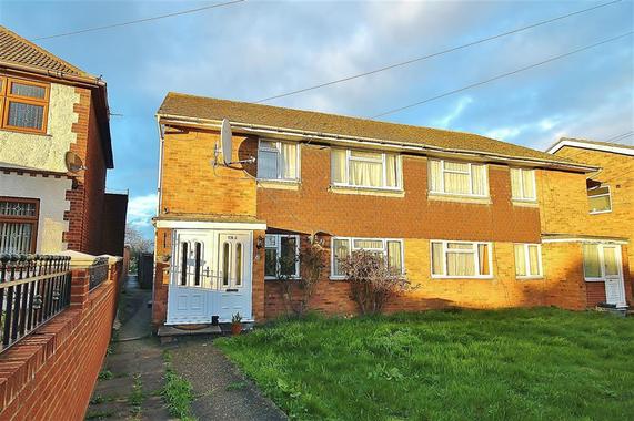 Dormers Wells Lane Southall Ub1 3ja 2 Bed Maisonette 325 000