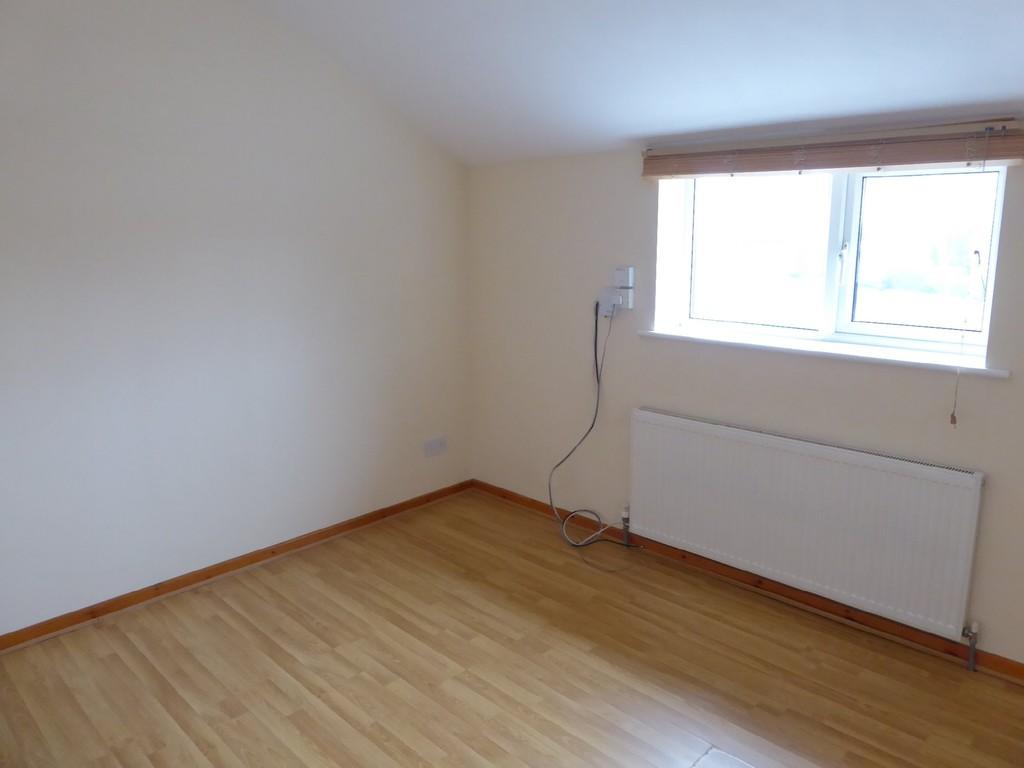 Leeds And Bradford Road, Bramley 2 bed apartment £475 pcm (£110 pw)