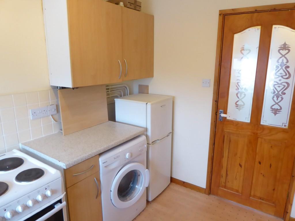 Leeds And Bradford Road, Bramley 2 bed apartment £475 pcm (£110 pw)