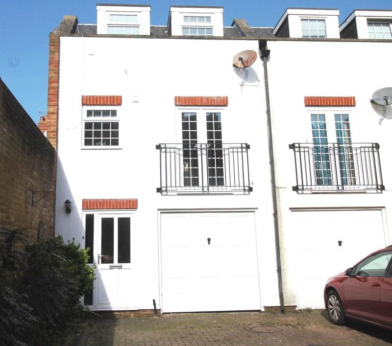 Cambridge Road, Eastbourne, East Sussex, BN22 2 bed end of terrace