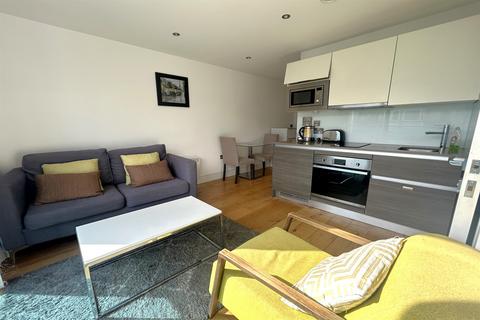 1 bedroom flat to rent, Trident House Station Road, UB3