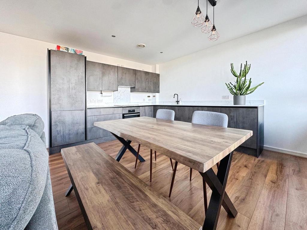 Apartment in Newcastle Upon Tyne - View 4