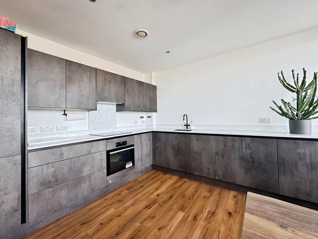 Apartment in Newcastle Upon Tyne - View 5