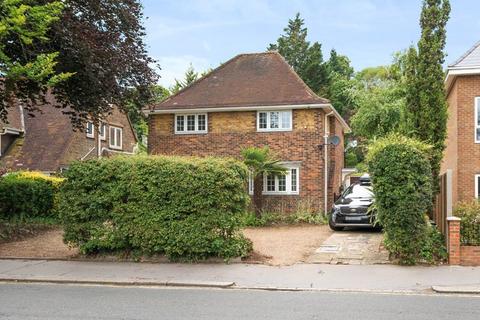 4 bedroom detached house to rent, Pampisford Road, Purley