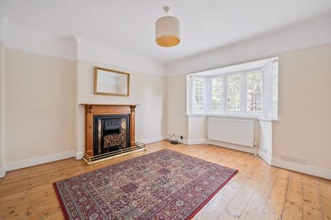 4 bedroom detached house to rent, Pampisford Road, Purley