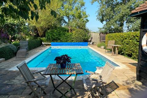 undefined, Southend, Henley-on-Thames, Oxfordshire, RG9