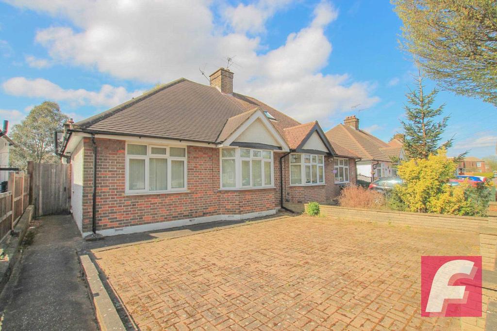 Hillrise Avenue, Watford 3 bed semidetached bungalow £425,000