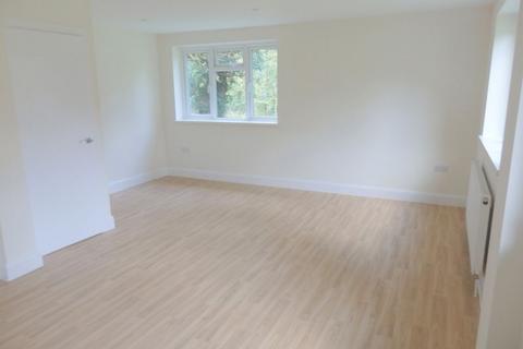 2 bedroom ground floor maisonette to rent, Axwood, Epsom