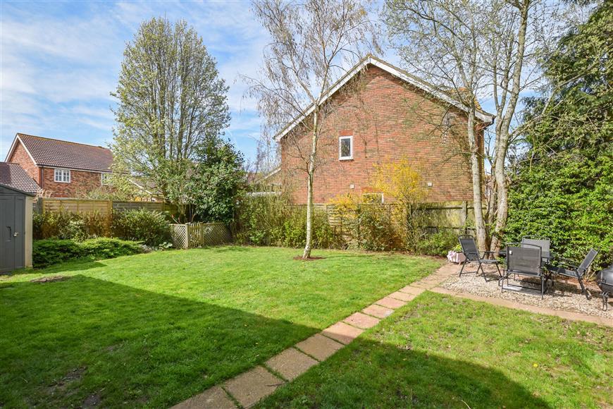 Smithy Drive, Kingsnorth, Ashford, Kent 4 bed detached house £360,000