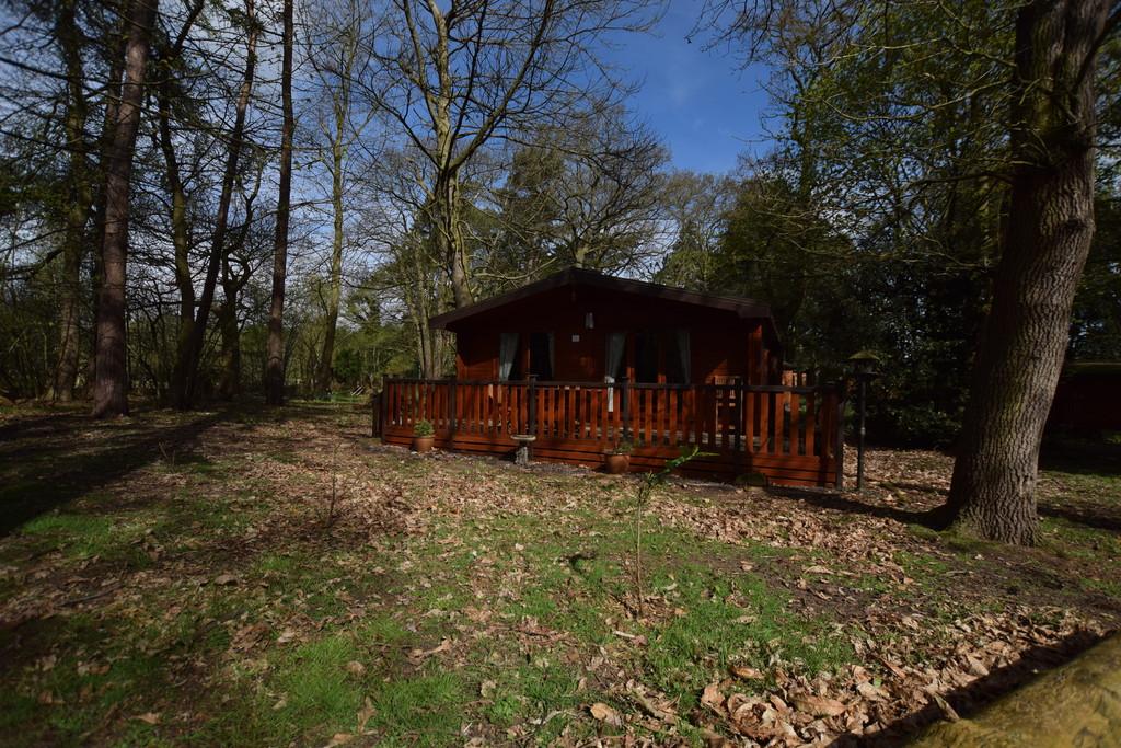 Fritton, Norfolk 2 bed detached bungalow £95,000