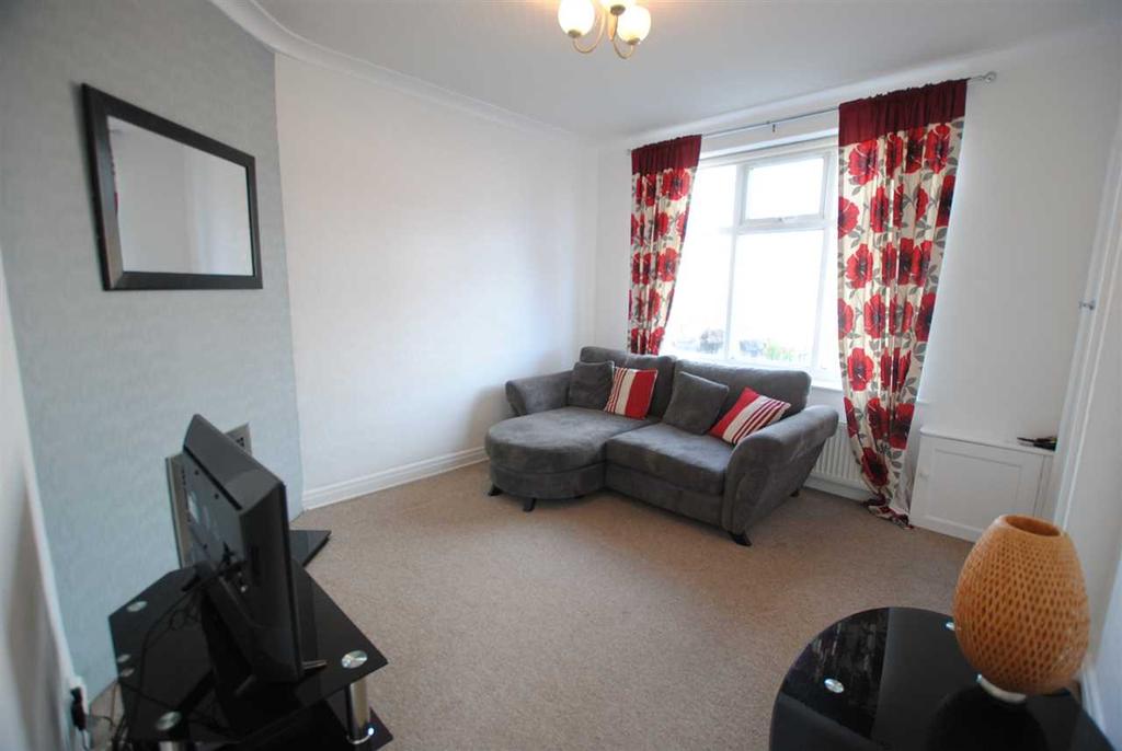 Warley Road, Blackpool 2 bed house £650 pcm (£150 pw)