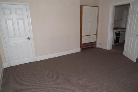 2 bedroom ground floor flat to rent, Croydon Road, Arthurs Hill NE4