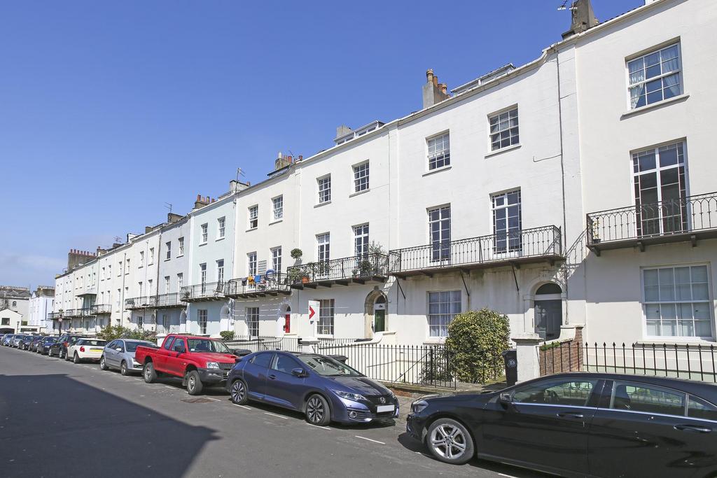 Clifton - 2 bedroom flat to rent