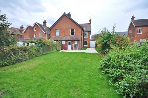 3 bedroom semi-detached house to rent, High Street, Great Dunmow