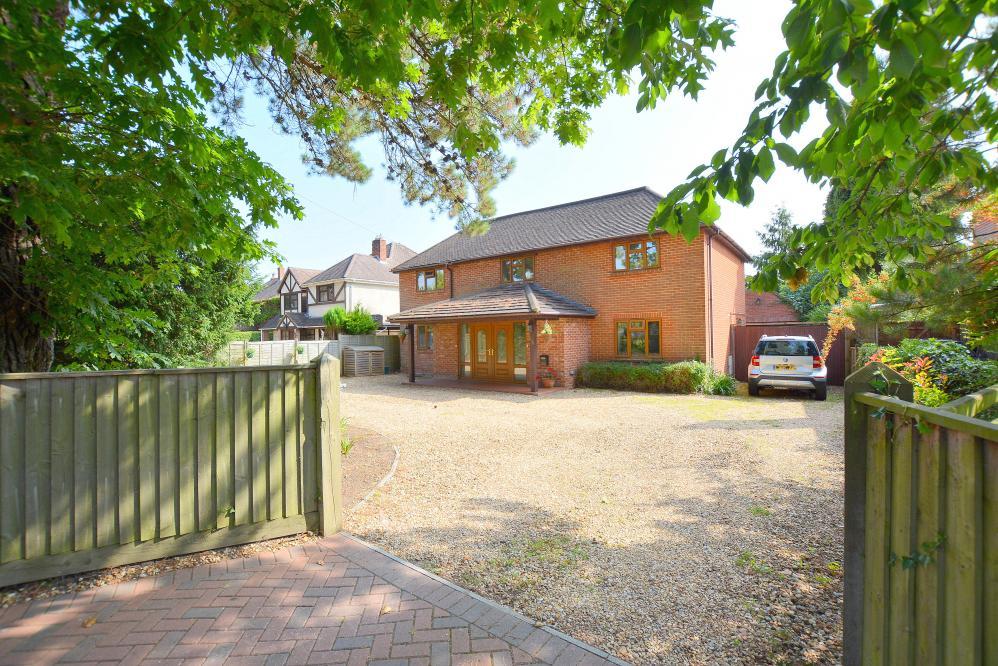 New Road, West Parley, BH22 8EN 4 bed detached house £625,000