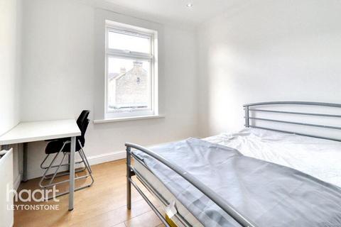 2 bedroom flat to rent, 376a Grove Green Road, London