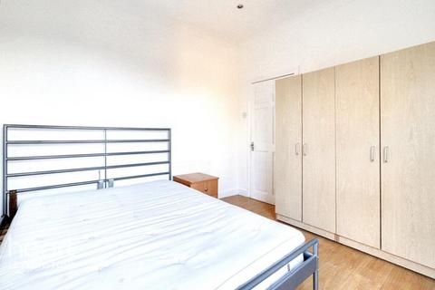 2 bedroom flat to rent, 376a Grove Green Road, London