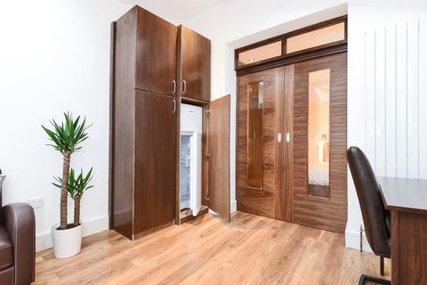 undefined, Donnington,  Newbury,  RG14