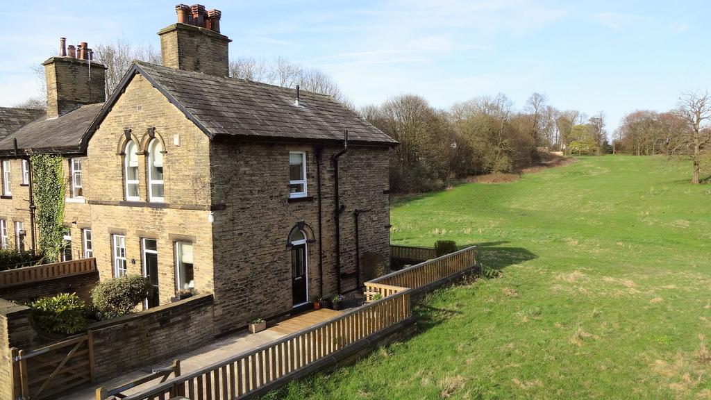 4 Crow Nest Cottages, Lightcliffe HX3 8AX 2 bed end of terrace house