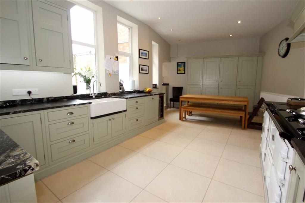 Windsor Crescent, Whitley Bay, Tyne And Wear, NE26 6 bed townhouse £